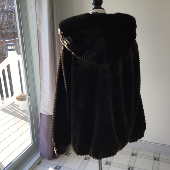CG Collection women’s faux fur hooded jacket  (pashmina scarf as free gift) - Picture 7 of 12